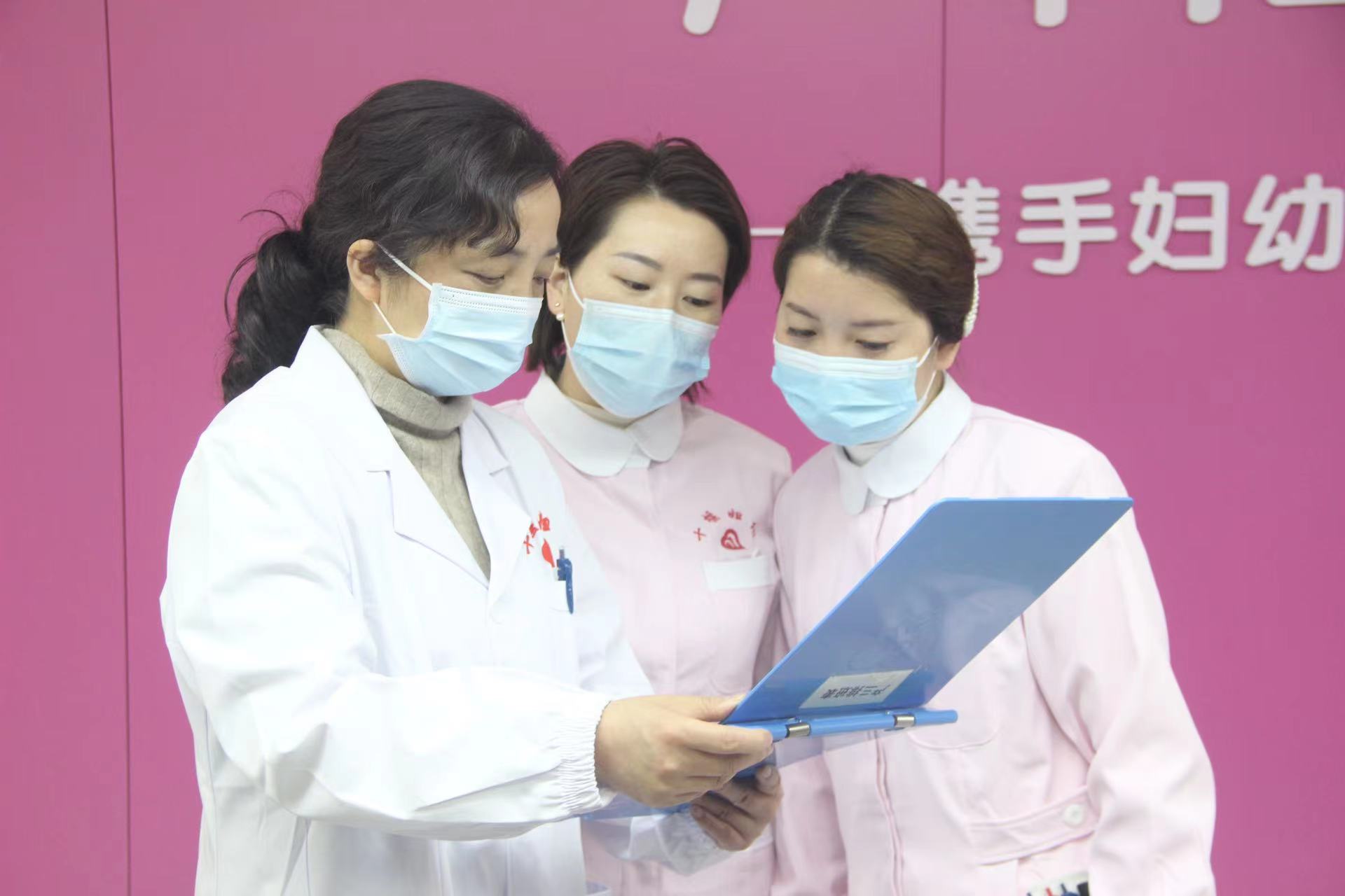 十堰市妇幼保健院知名专家系列报道④  方芳：精通自然分娩，一双巧手护母婴平安